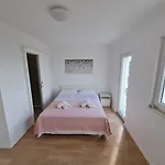 Сasa de vacaciones Garden House Sutivan