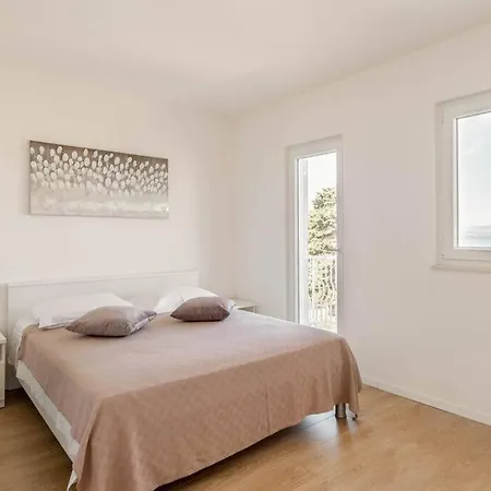 Garden House Holiday home Sutivan