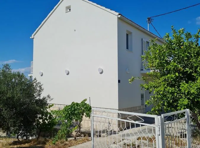 Garden House Sutivan