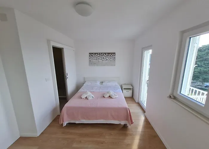 Dom wakacyjny Garden House Sutivan