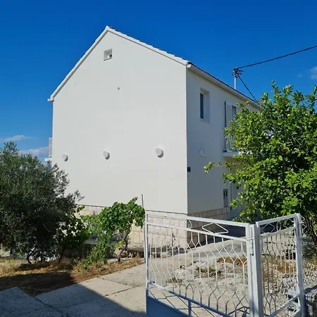 Garden House Sutivan