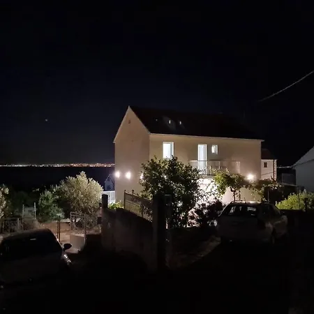 Garden House * Sutivan